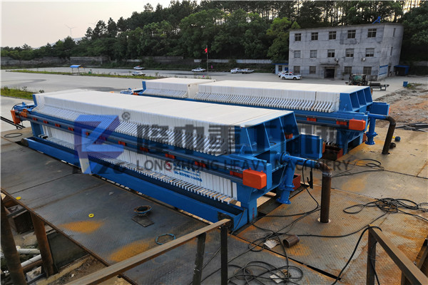 廂式壓濾機(jī)正常工作需要過濾室實(shí)現(xiàn)密閉