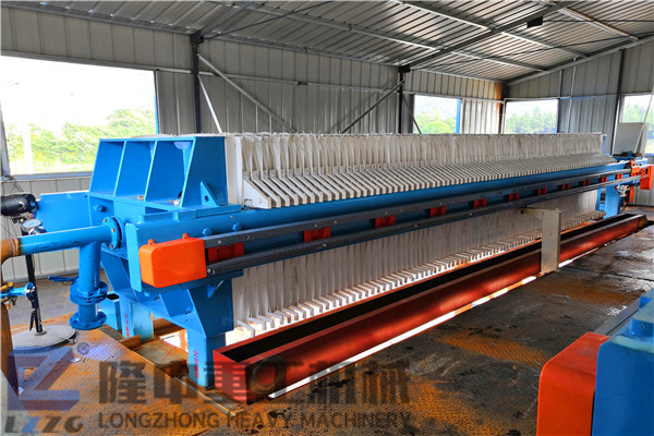 9102年，洗沙生產(chǎn)線要做暴利行業(yè)，污泥脫水選對(duì)板框壓濾機(jī)