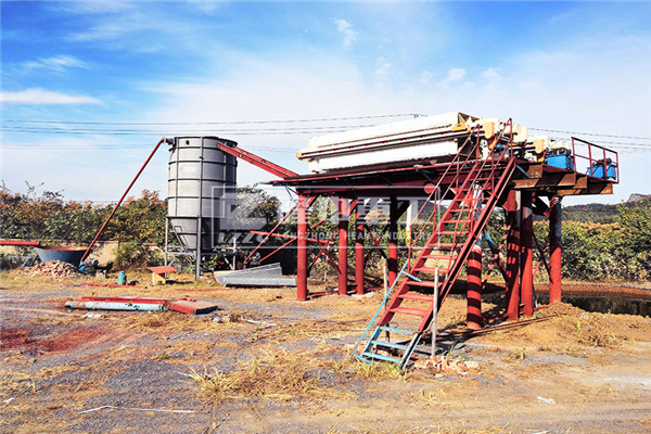 廣泛用于各種行業的污泥壓濾設備