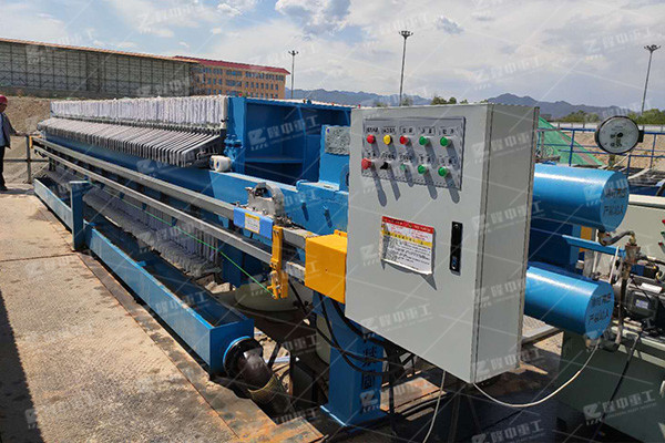 怎么樣選擇污泥脫水壓濾機(jī)的廠家，多少錢一臺(tái)？